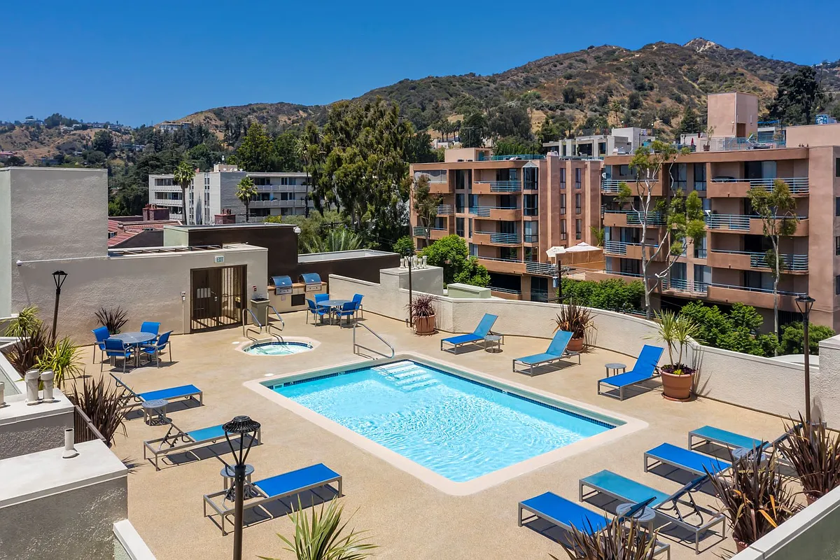 Apartments in Hollywood, CA - Elevated View of Pool, Jacuzzi, Patio with Lounge Chairs and Tables with view of Grilling Area and Surrounding Areas summit - The Summit