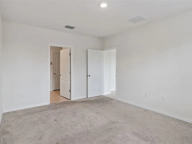 4373 Deleon St — Photo 10