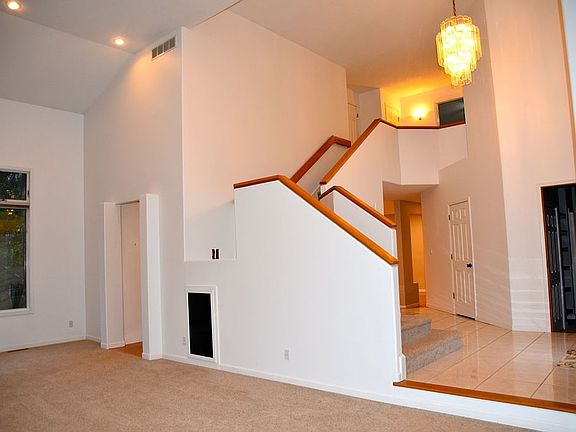 Living, entry  (1st floor)