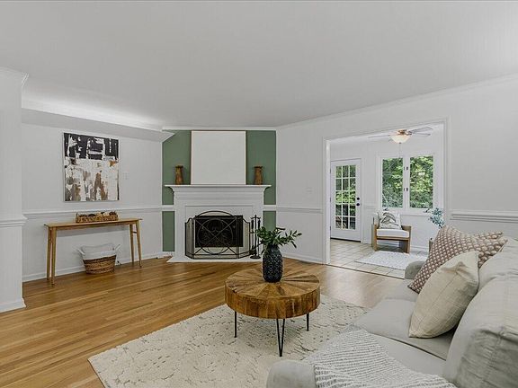 2nd image of 2834 Wayland Dr