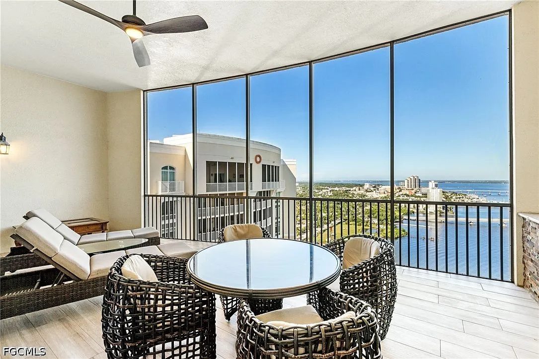 3 bed, 2.0 bath, 1408 sqft, $3,000 — Photo 1