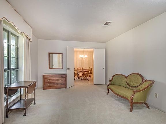 4th image of 3211 Redwood Lodge Dr