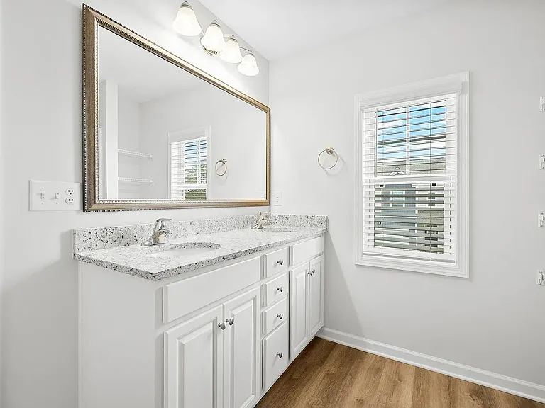 4 Sabine Leaf Ct — Photo 28