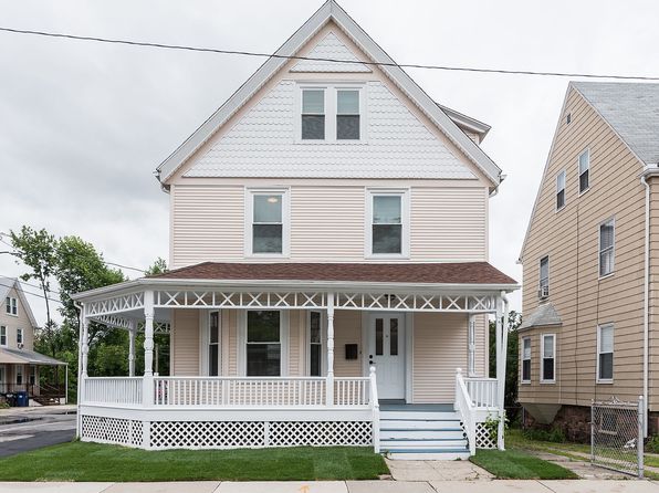 56 Saunders St #1