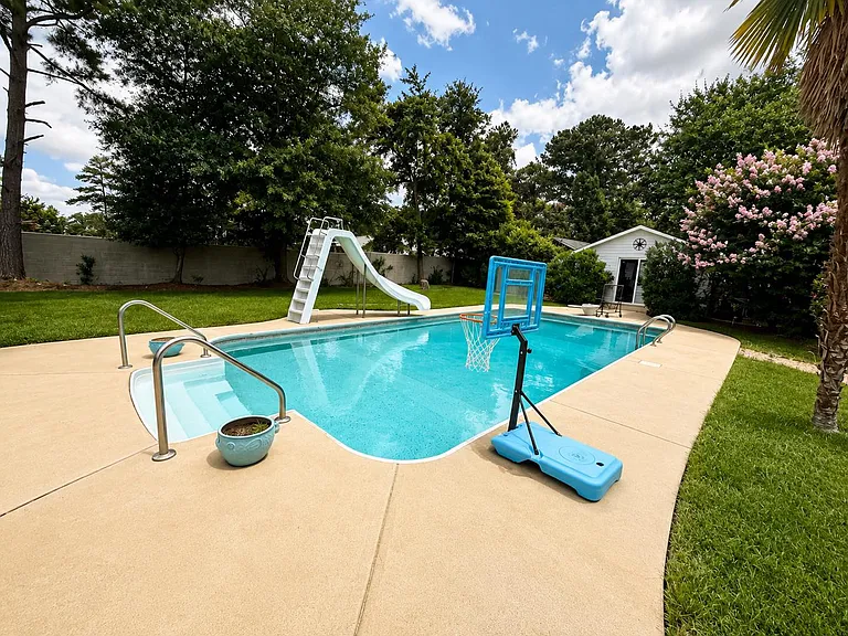 250 Castle Dr #B — Photo 8