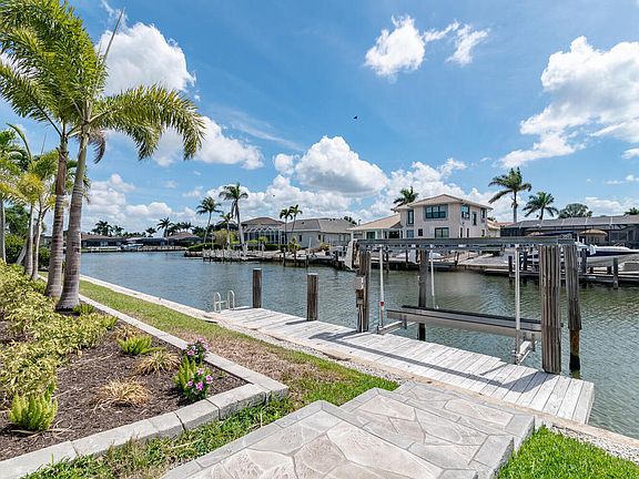 3rd image of 171 Shorecrest Ct