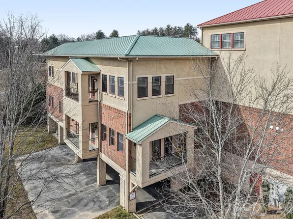 475 S Church St APT E, Hendersonville, NC 28792