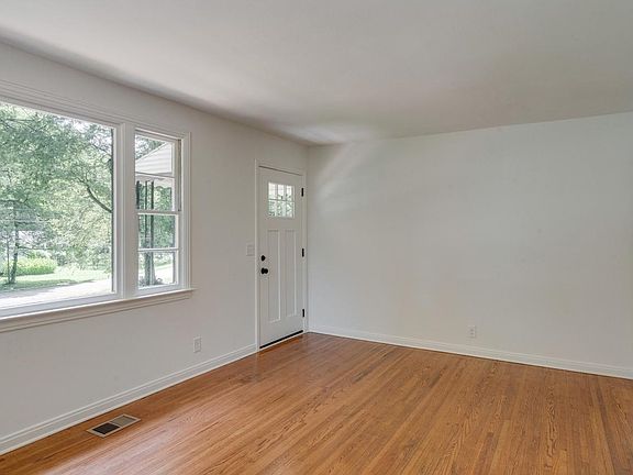 4th image of 2909 Branch Ct