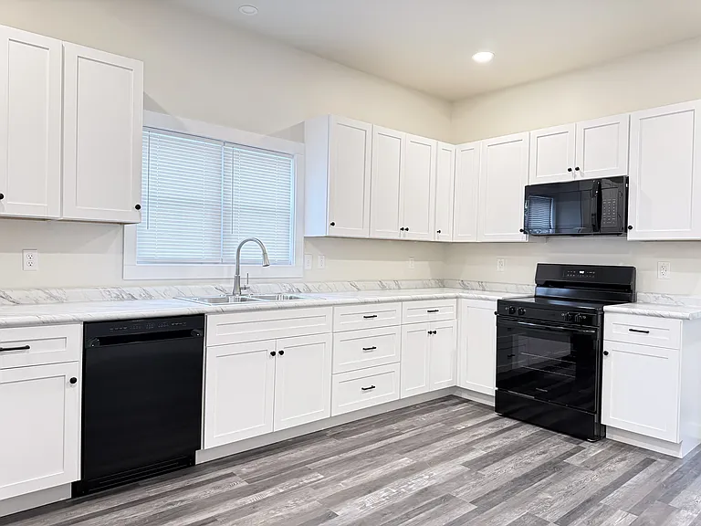 629 Main St #1 — Photo 3
