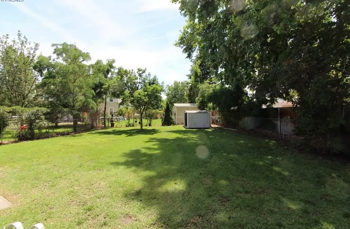 3 bed, 1700 sqft, $1,700 — Photo 3