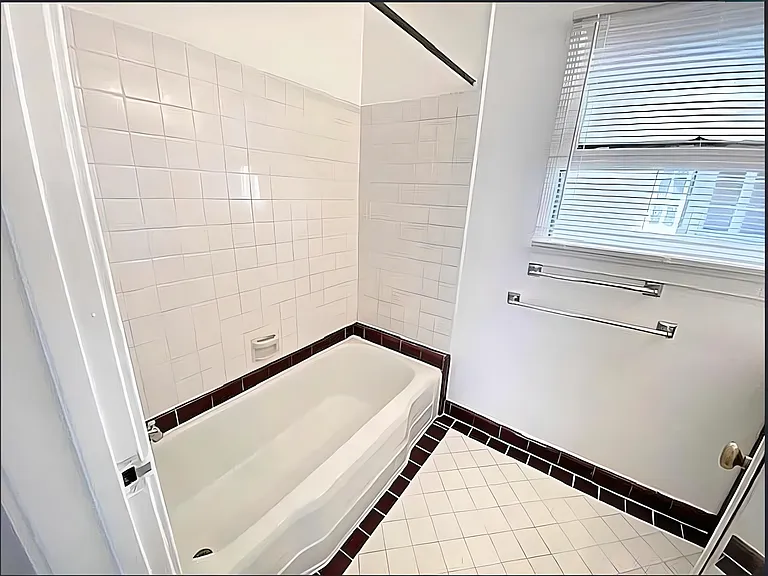 215 N Kenmore Ave #D — Photo 8