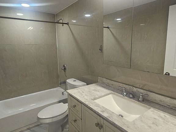 5th image of 1216 Wallace St APT 2A