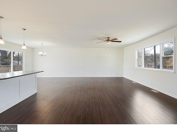 5th image of 110 Hunter Blvd