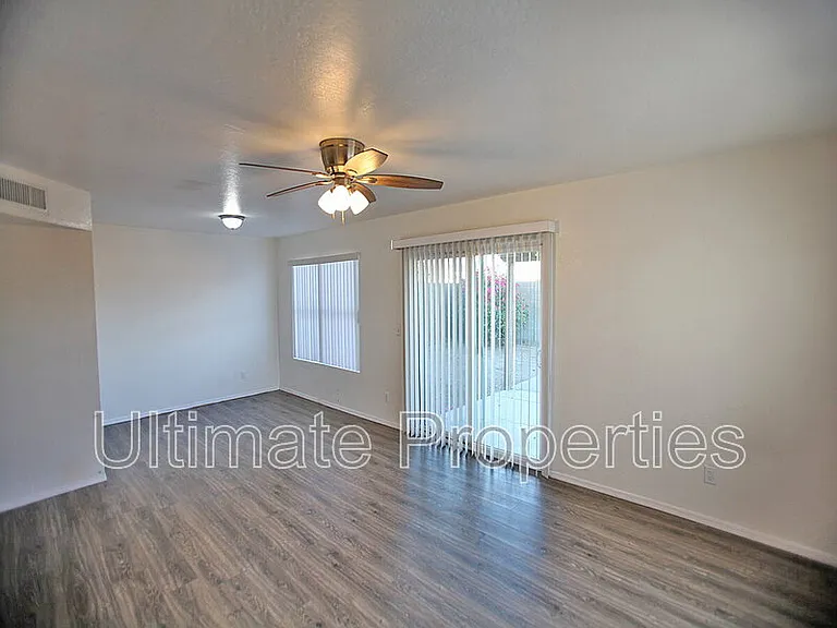 18205 N 87th Dr — Photo 4