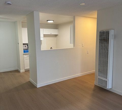 5th image of 900 Rose Ave APT 1