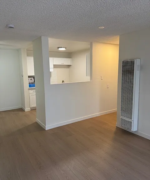 900 Rose Ave #1 — Photo 5