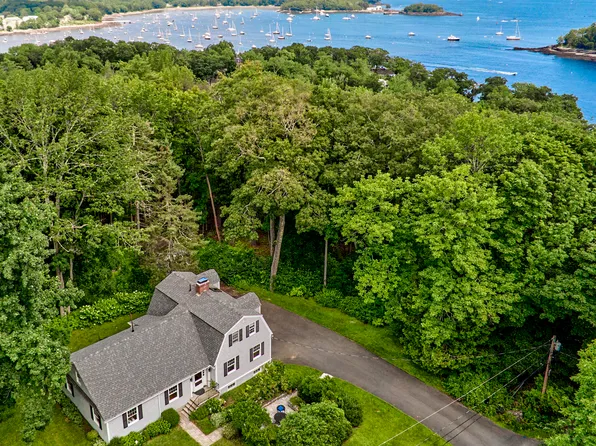 11 Beacon Avenue, Camden, ME 04843