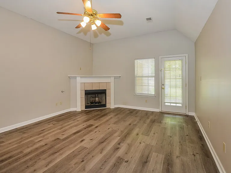 8408 Cross Point Dr — Photo 4