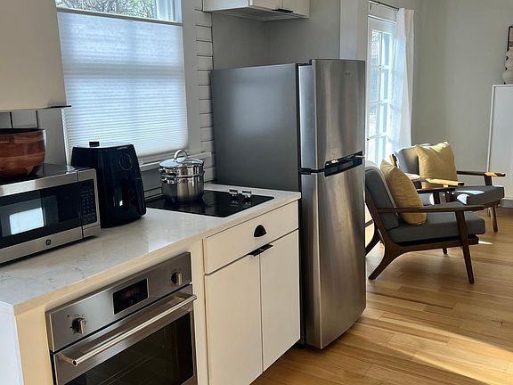 Oven, microwave, cooktop, air-fryer and refrigrator.