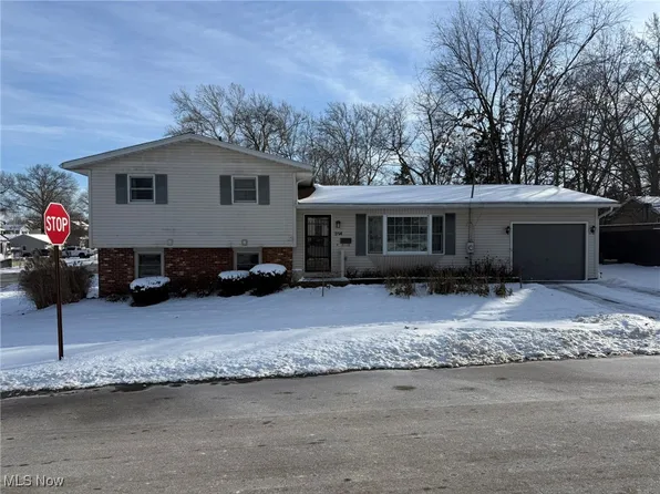 314 W 14th St, Dover, OH 44622