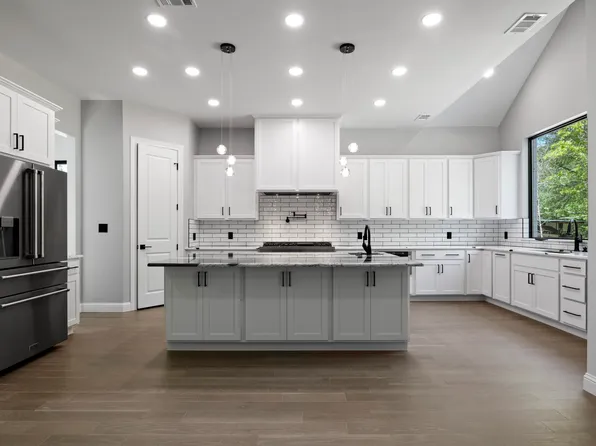 1013 Silver Lake Cir, Mount Pleasant, TX 75455