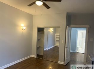 6218 S Eberhart Ave, Chicago, IL 60637