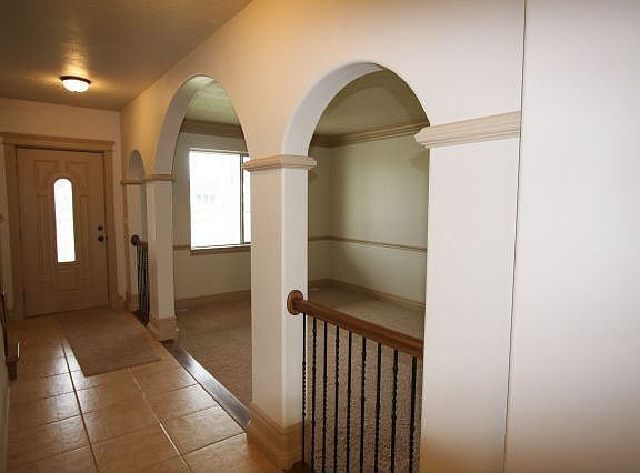 Entry/Living Room