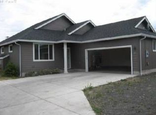 87 N 10th St, Creswell, OR 97426
