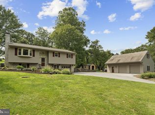 562 Walnut Hill Rd, Millersville, PA 17551
