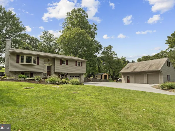 562 Walnut Hill Rd, Millersville, PA 17551
