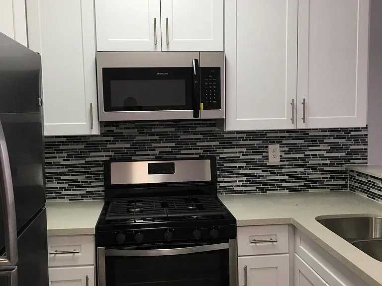 Catalina Apartments — Photo 44