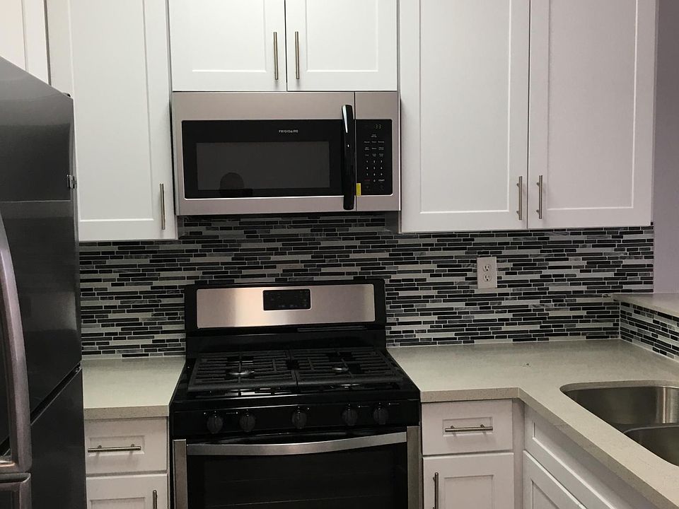 1st image of 500 S Catalina St #103
