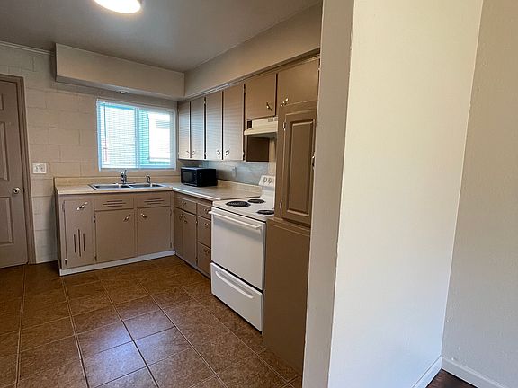 3rd image of 172 Western Ave #172