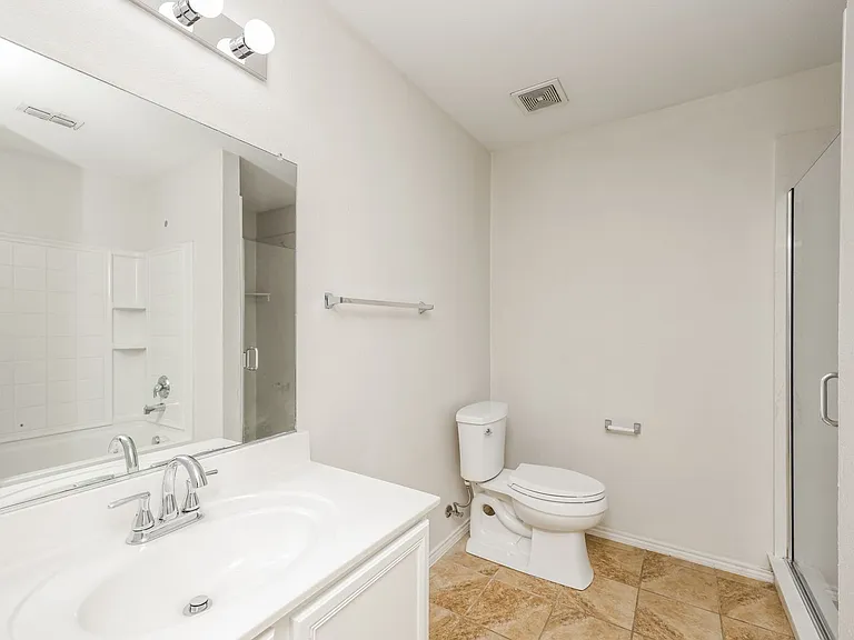 2704 Redwood St — Photo 12