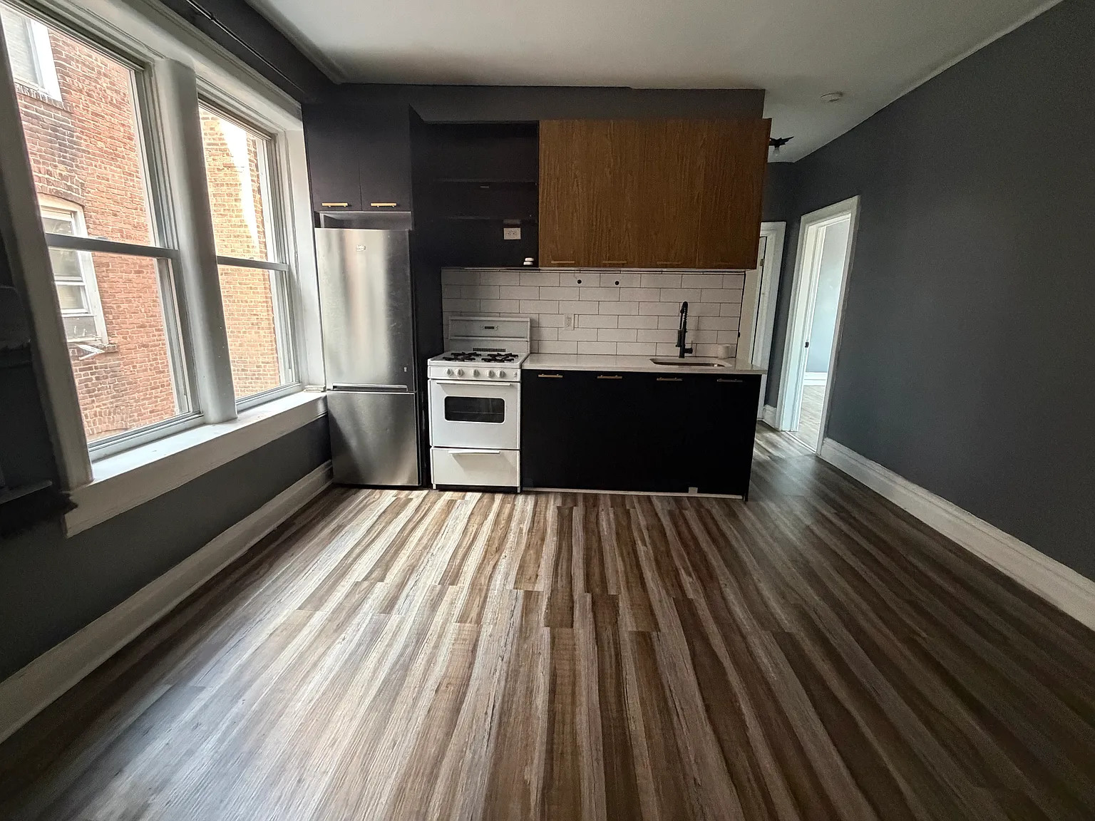 2 bed, 800 sqft, $2,200 — Photo 1