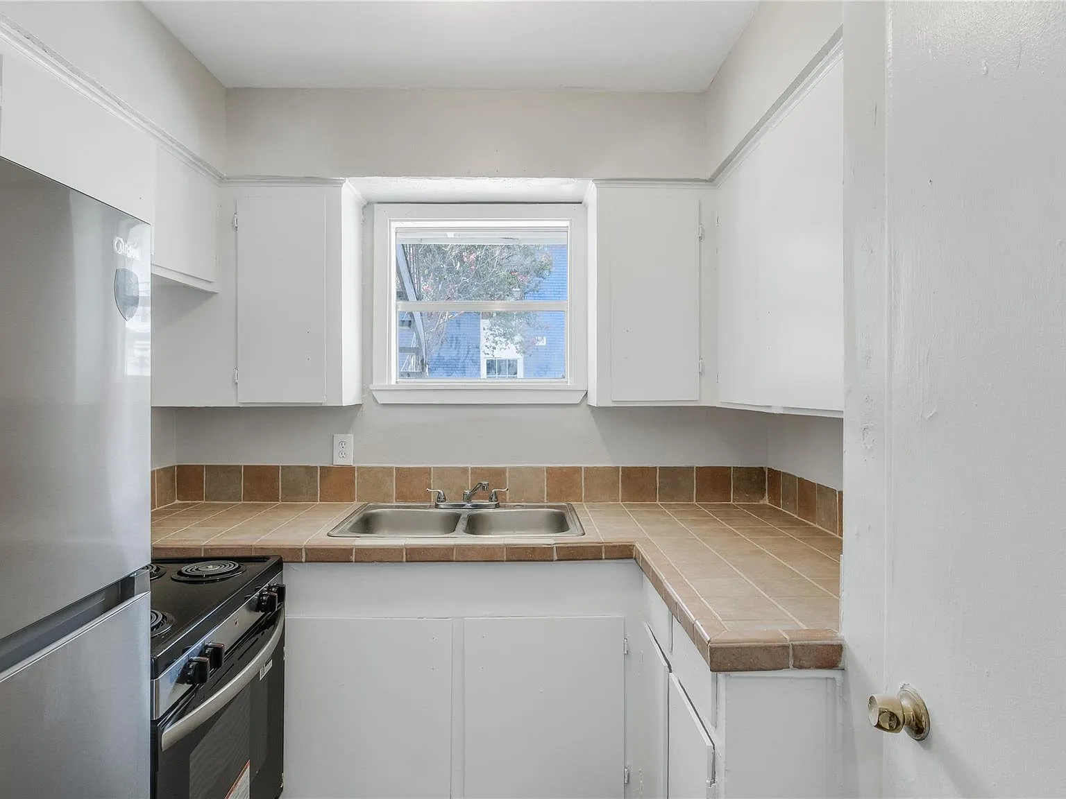 1 bed, 1.0 bath, 700 sqft, $1,150 — Photo 4