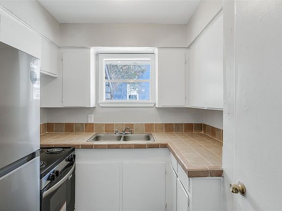 4th image of 122 E Crosstimbers St APT 117