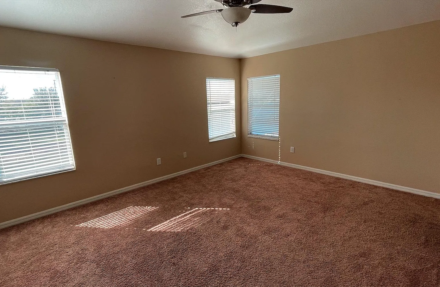 3 bed, 1716 sqft, $2,300 — Photo 3