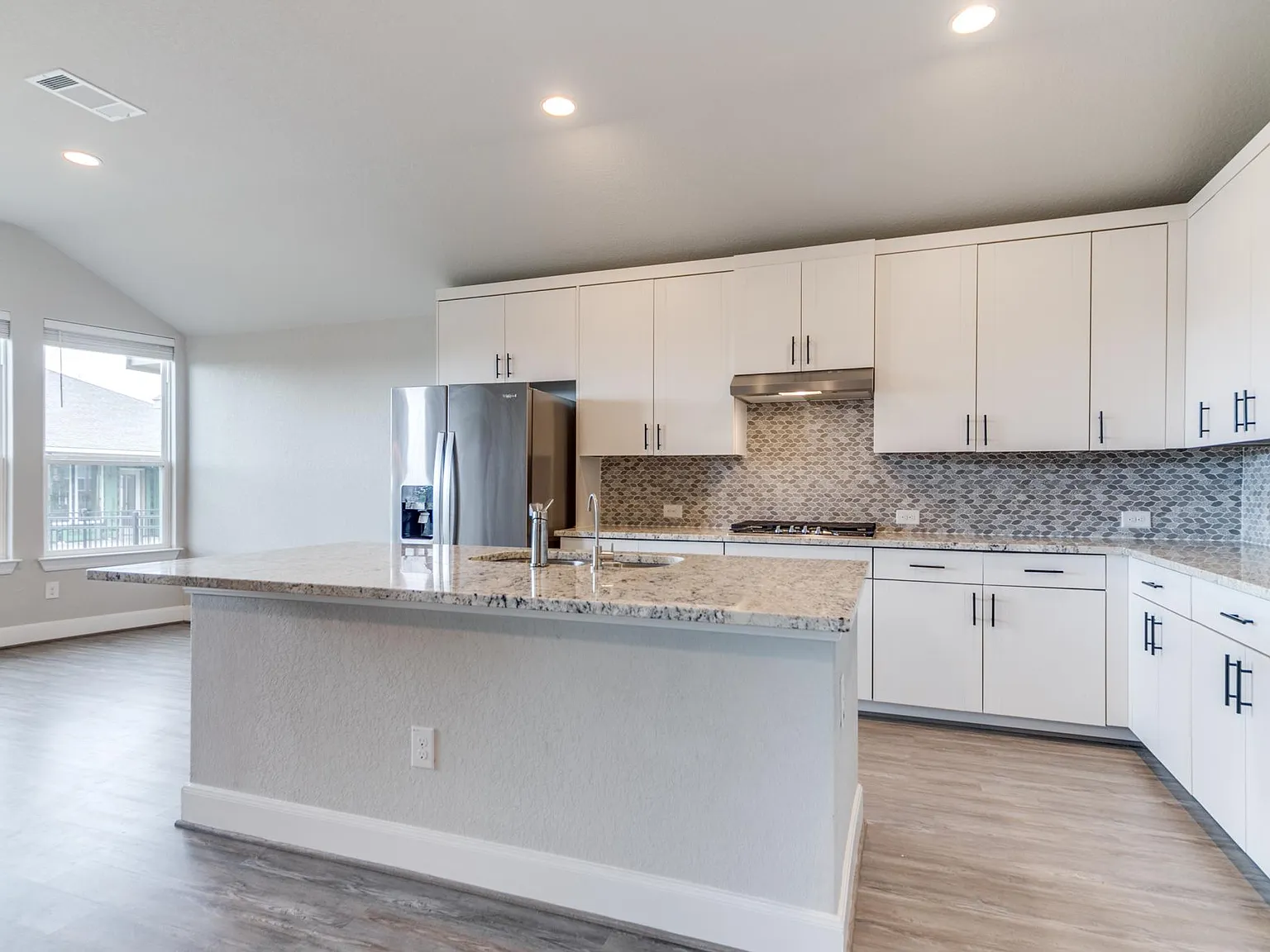 4 bed, 2233 sqft, $3,200 — Photo 3