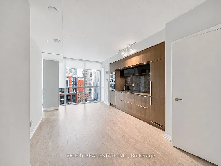 88 Blue Jays Way #1114 — Photo 3