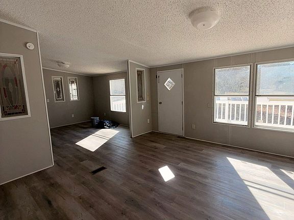 5th image of 126 Nassau Cir