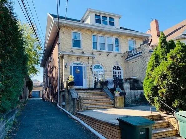 86 West 34th Street image 1 of 14