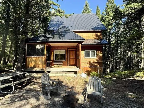 1810 S Evergreen Dr, Crowsnest Pass, AB T0K 1C0