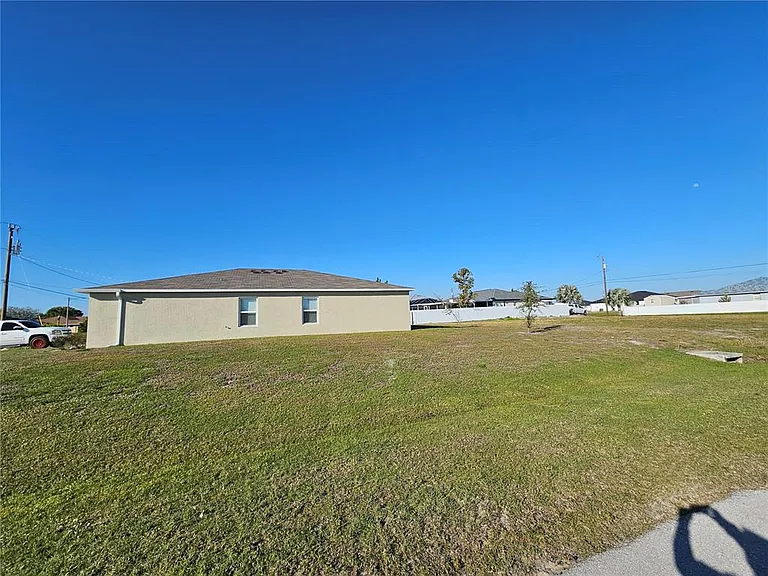 901 NW 15th Pl — Photo 25