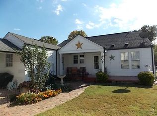 507 W Walnut St, Dickson, TN 37055