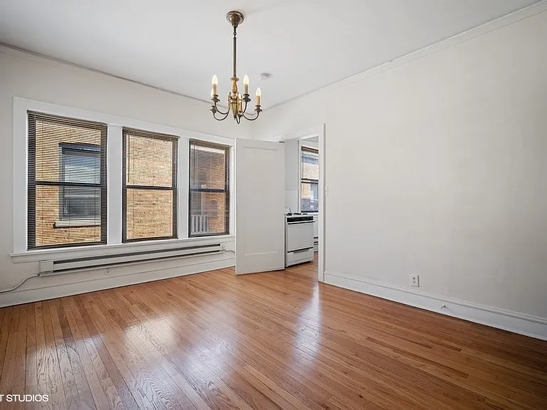 1025 Dempster St — Photo 9