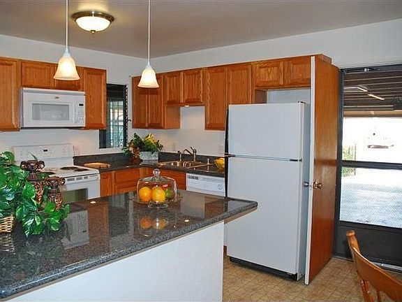 3rd image of 884 Westwood St