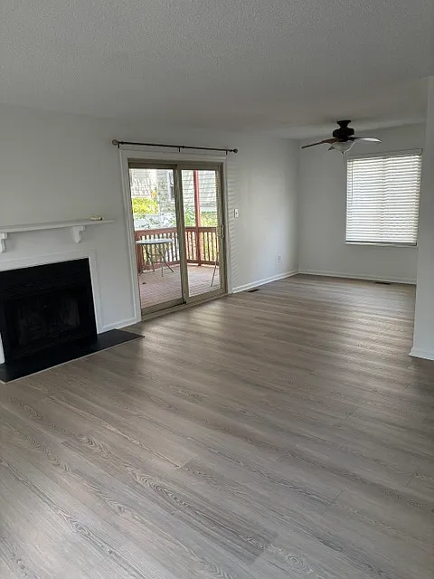 2 bed, 1000 sqft, $2,300 — Photo 3
