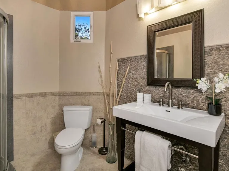 18233 Saratoga Los Gatos Rd — Photo 15