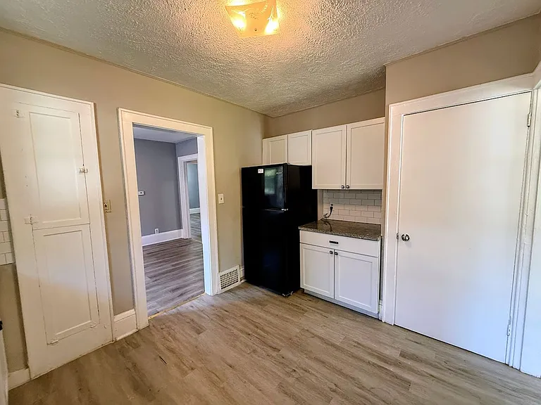 751 Merton Ave — Photo 8